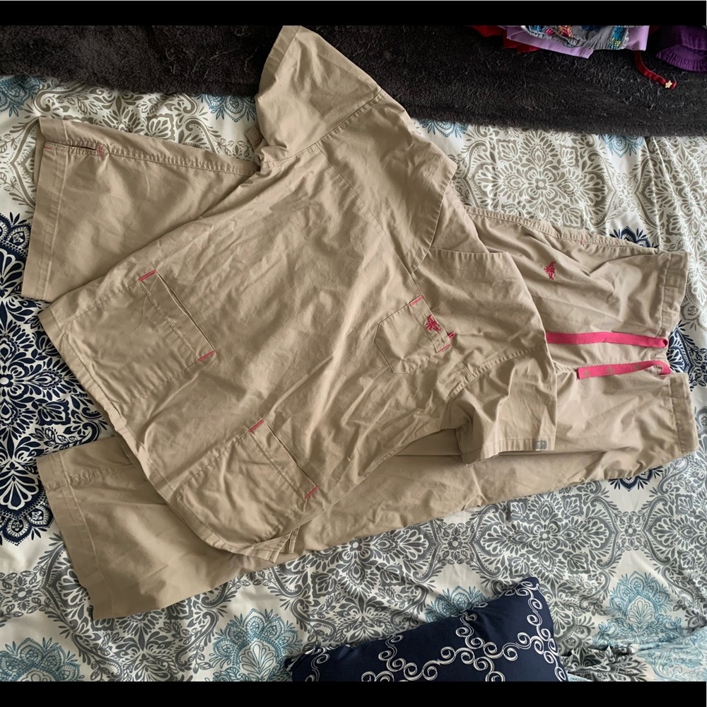 Scrub set